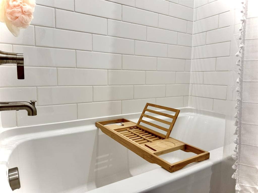 Roommate w/PRIVATE FULL bath