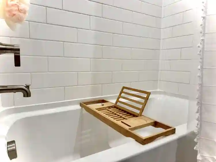 Roommate w/PRIVATE FULL bath