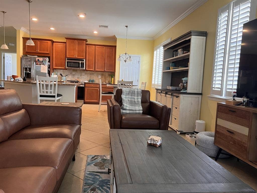 Furnished Condo to Share