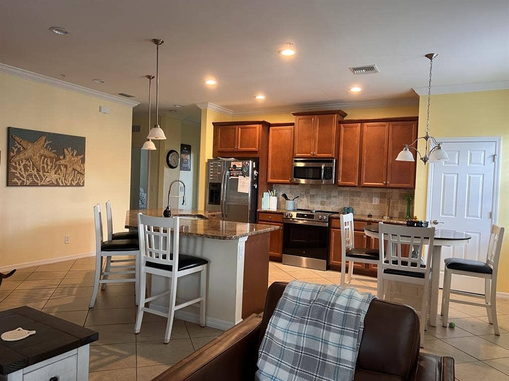 Furnished Condo to Share