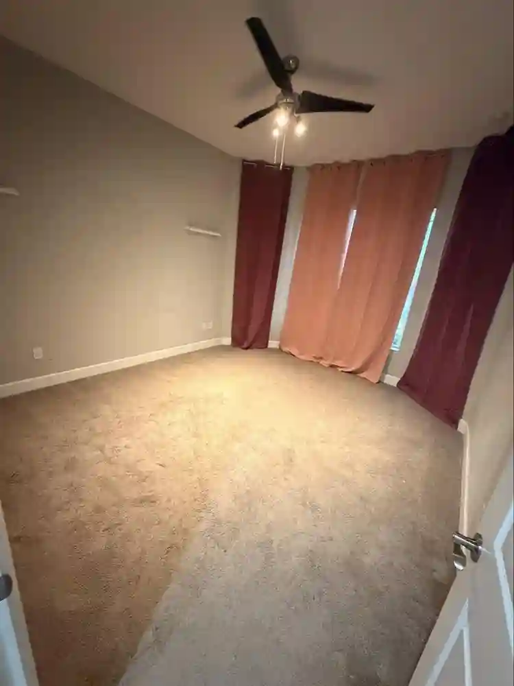 2 rooms for rent only woman