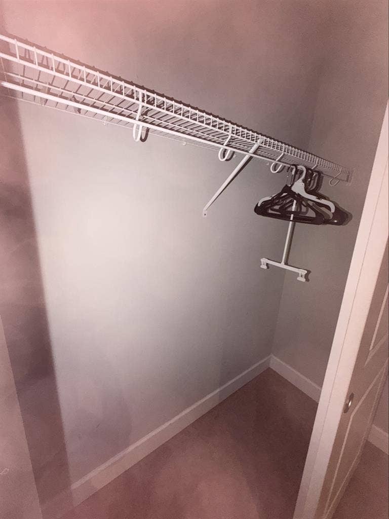 2 rooms for rent only woman