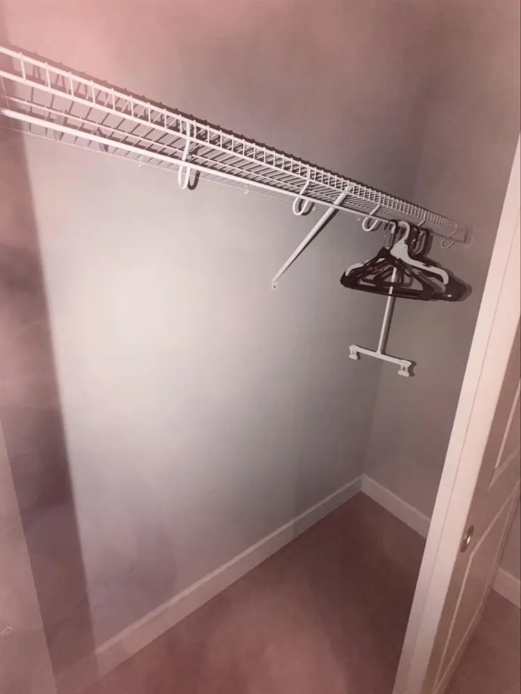 2 rooms for rent only woman