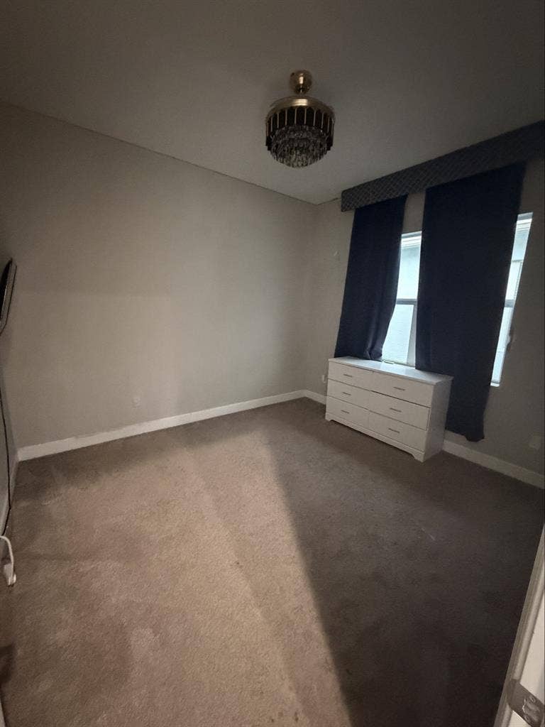 2 rooms for rent only woman