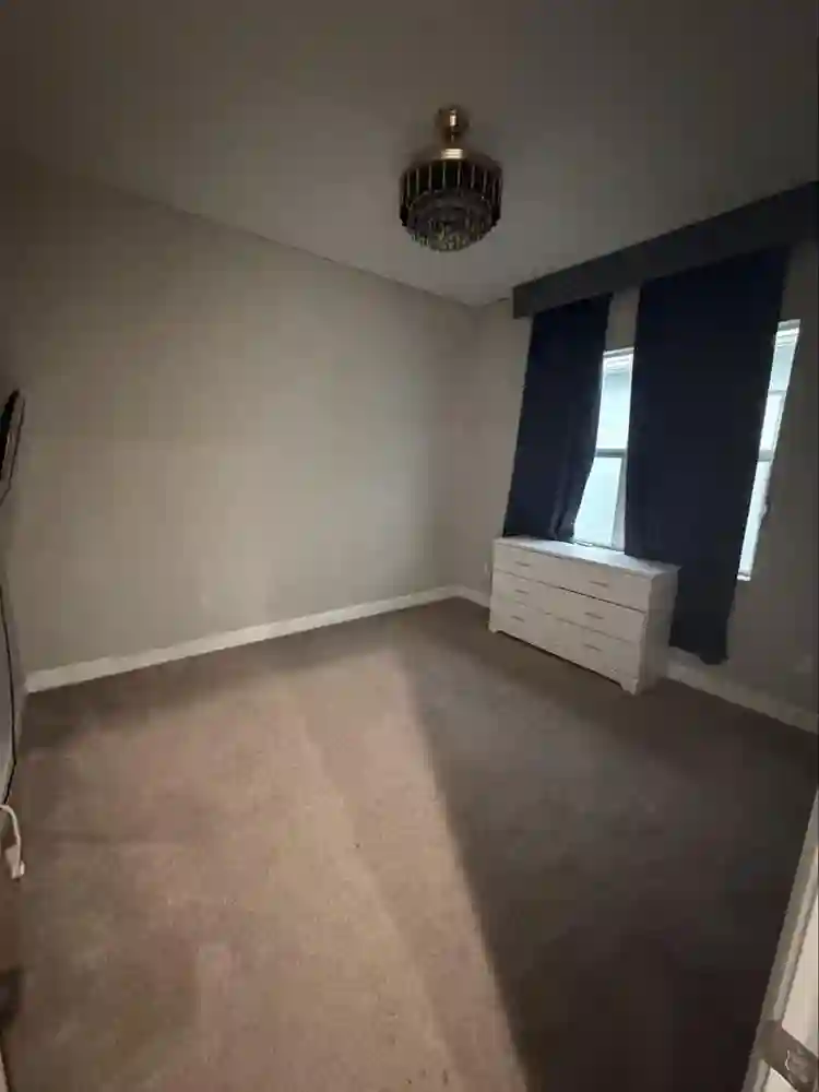 2 rooms for rent only woman