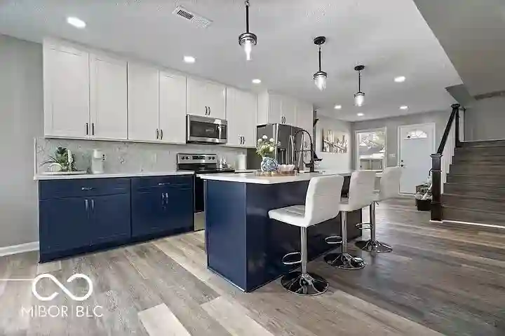 Fully furnished & close to downtown