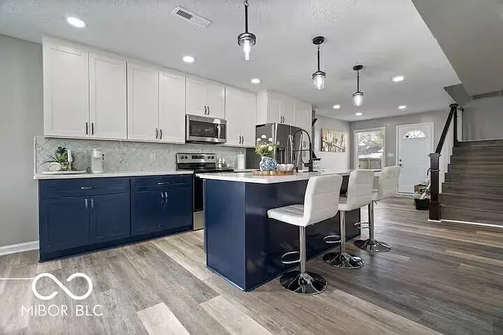 Fully furnished & close to downtown