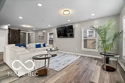 Fully furnished & close to downtown