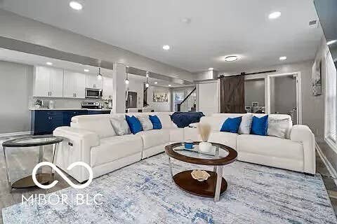 Fully furnished & close to downtown
