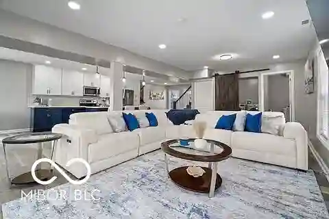 Fully furnished & close to downtown