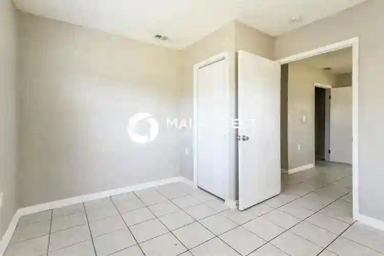 Room 4 rent, must be pet friendly