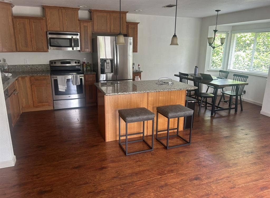 Room available to rent