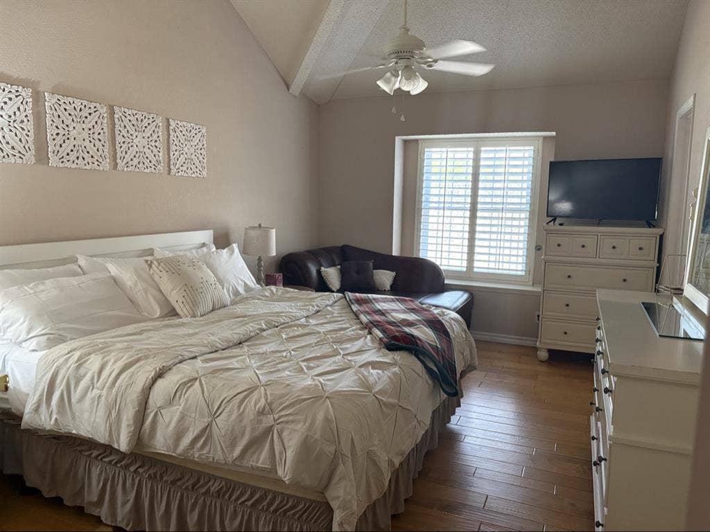 Master Room for rent.