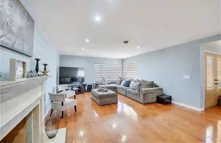 3 bedrooms in beautiful House