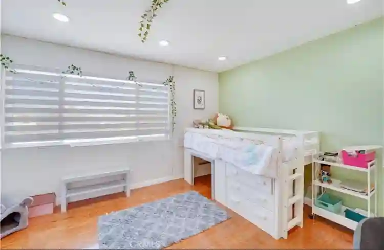 3 bedrooms in beautiful House