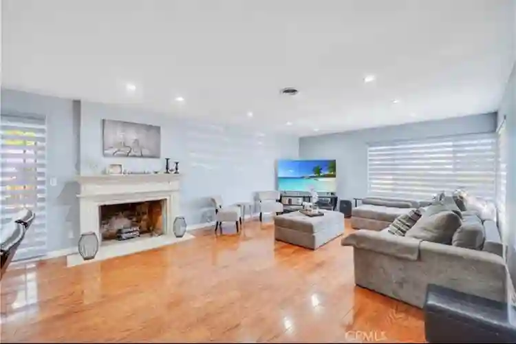 3 bedrooms in beautiful House