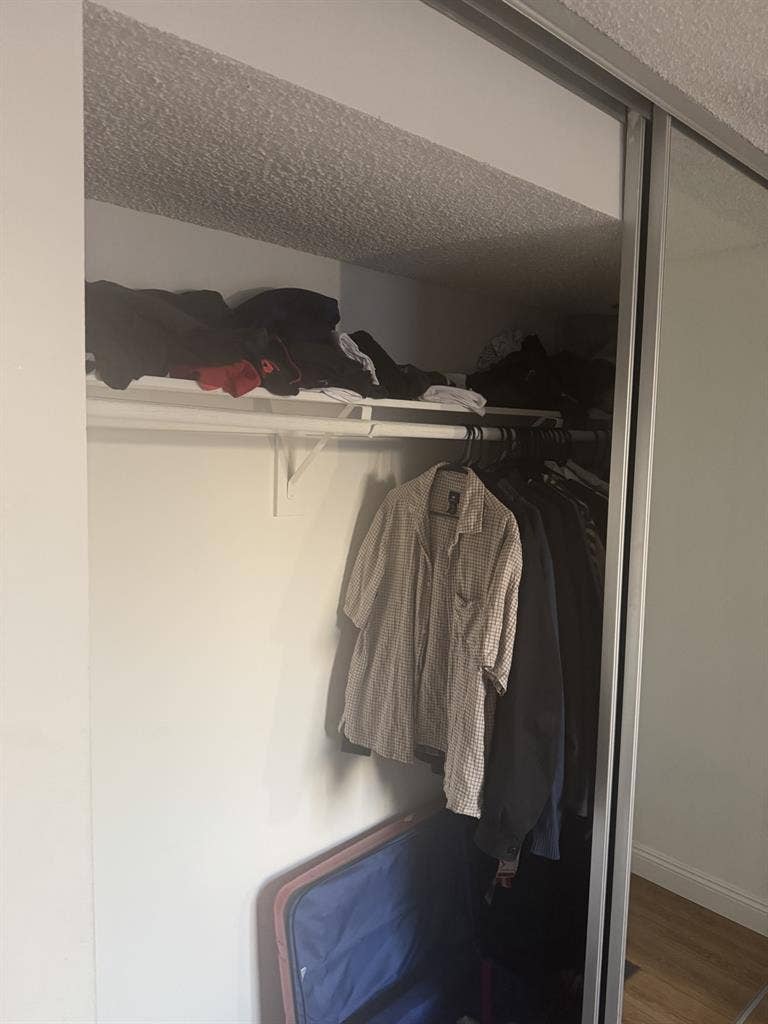 Private room and bathroom in WeHo