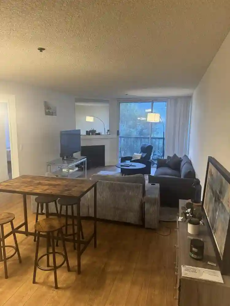 Private room and bathroom in WeHo