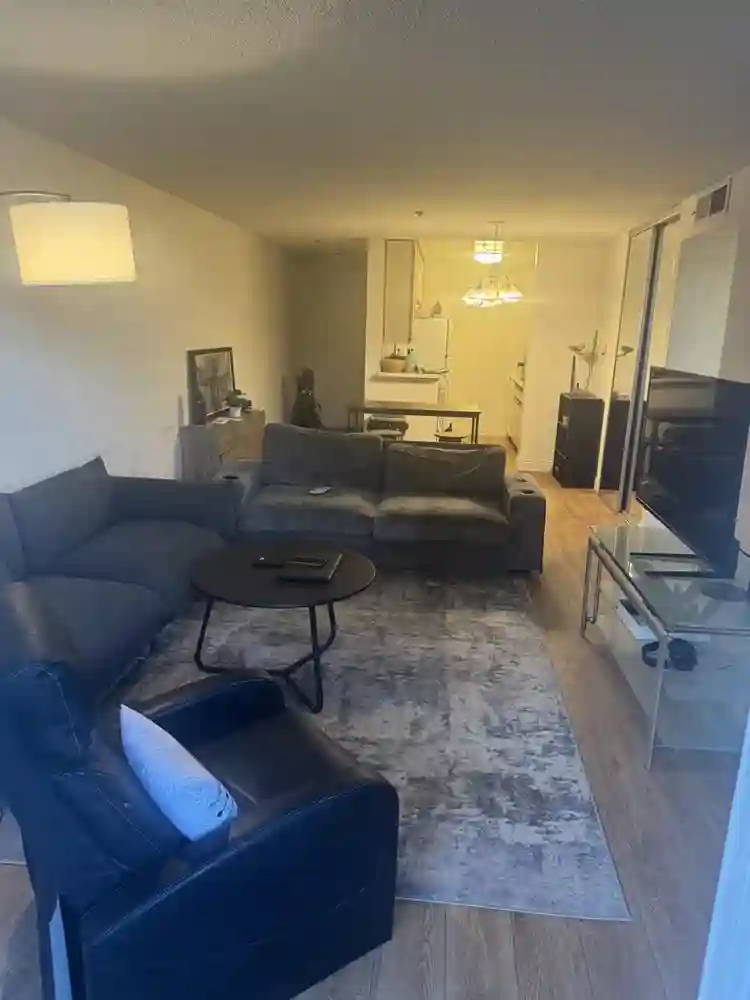 Private room and bathroom in WeHo