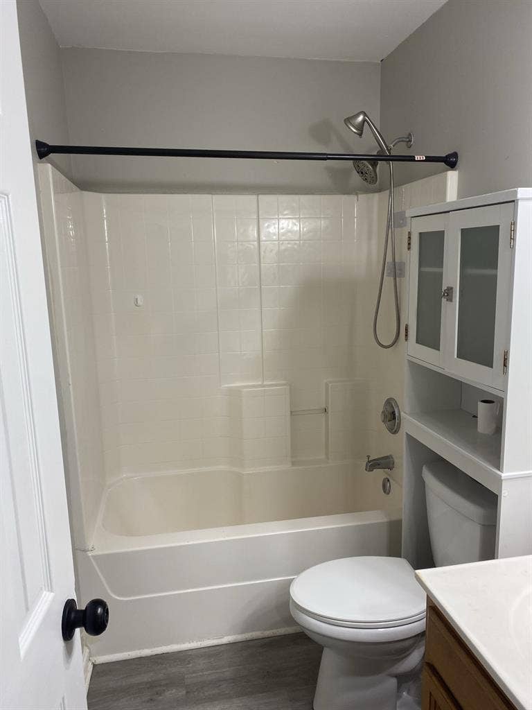 1 bedroom+shared office+guest room