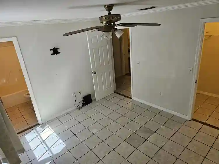 Big Room with bathroom and closet
