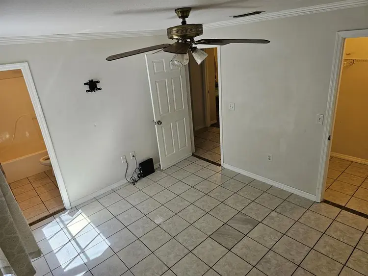 Big Room with bathroom and closet