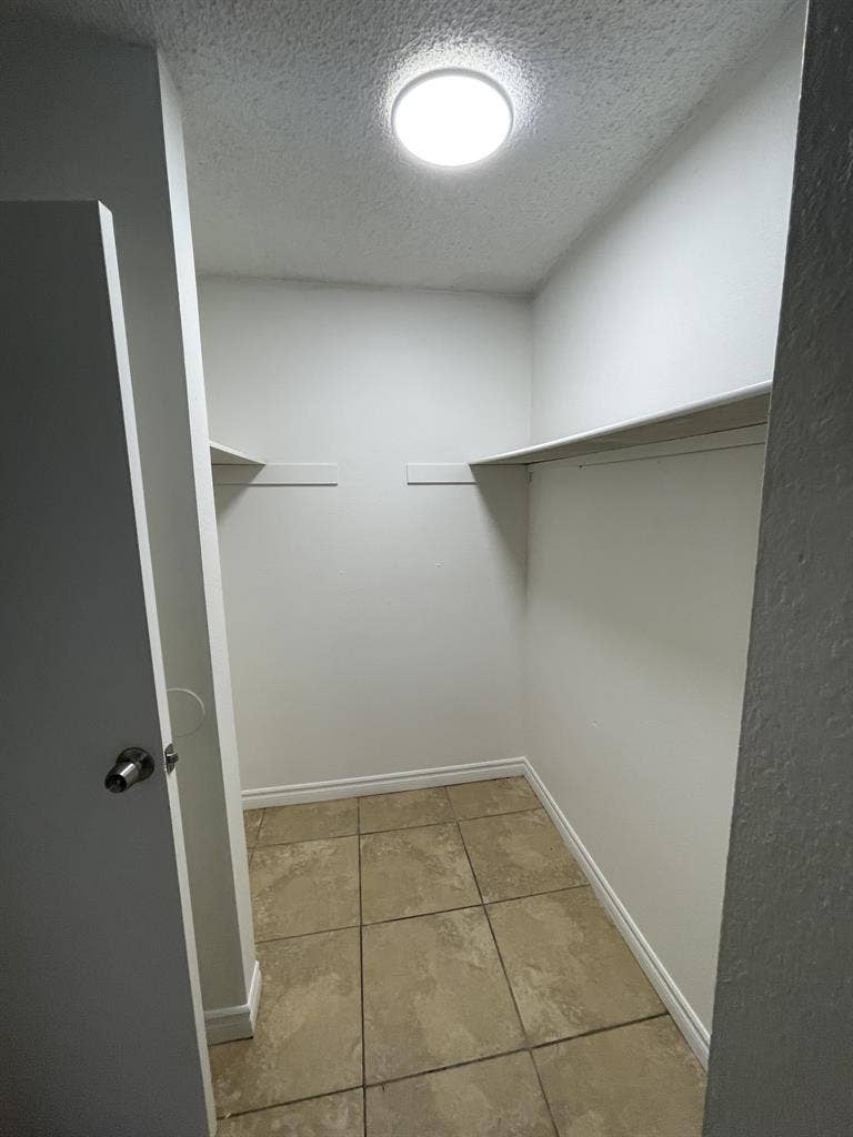 2 bdrms/2 bathrms/washer/dryer/pool