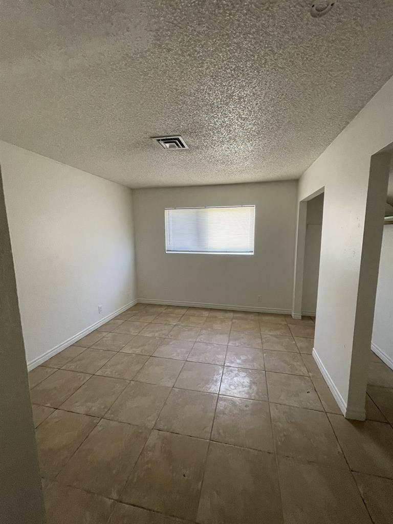 2 bdrms/2 bathrms/washer/dryer/pool