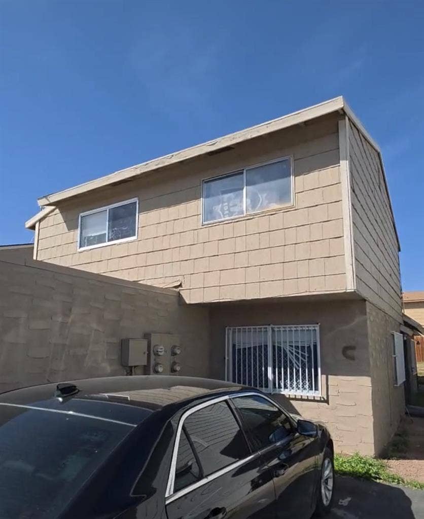 2 bdrms/2 bathrms/washer/dryer/pool