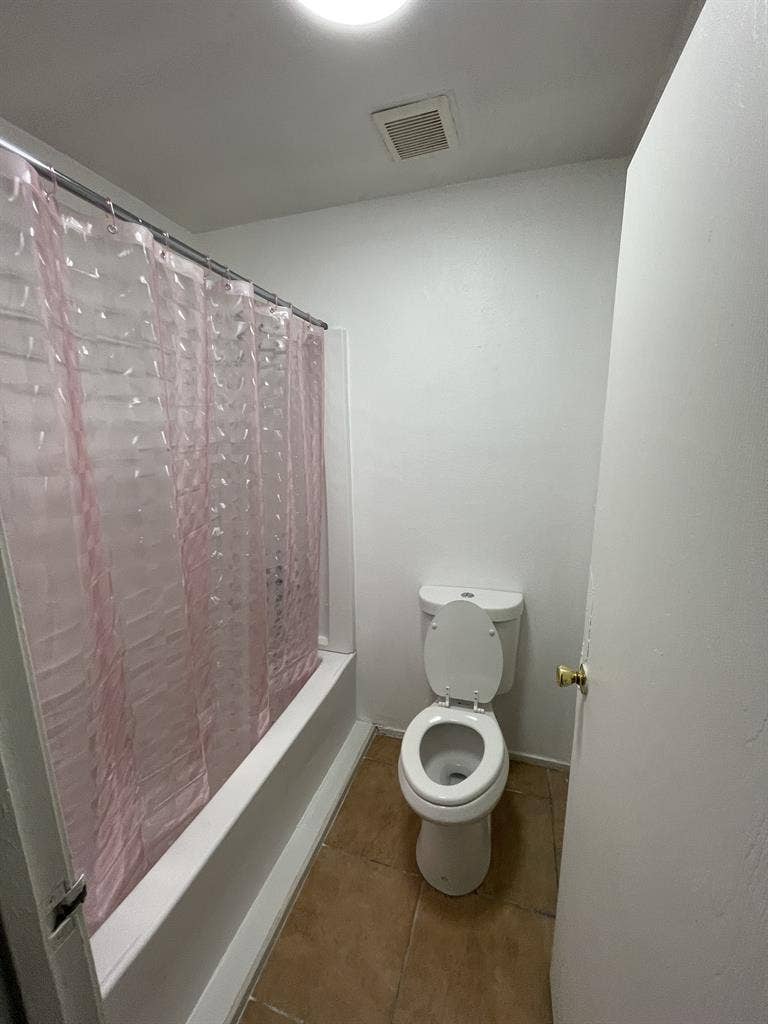 2 bdrms/2 bathrms/washer/dryer/pool