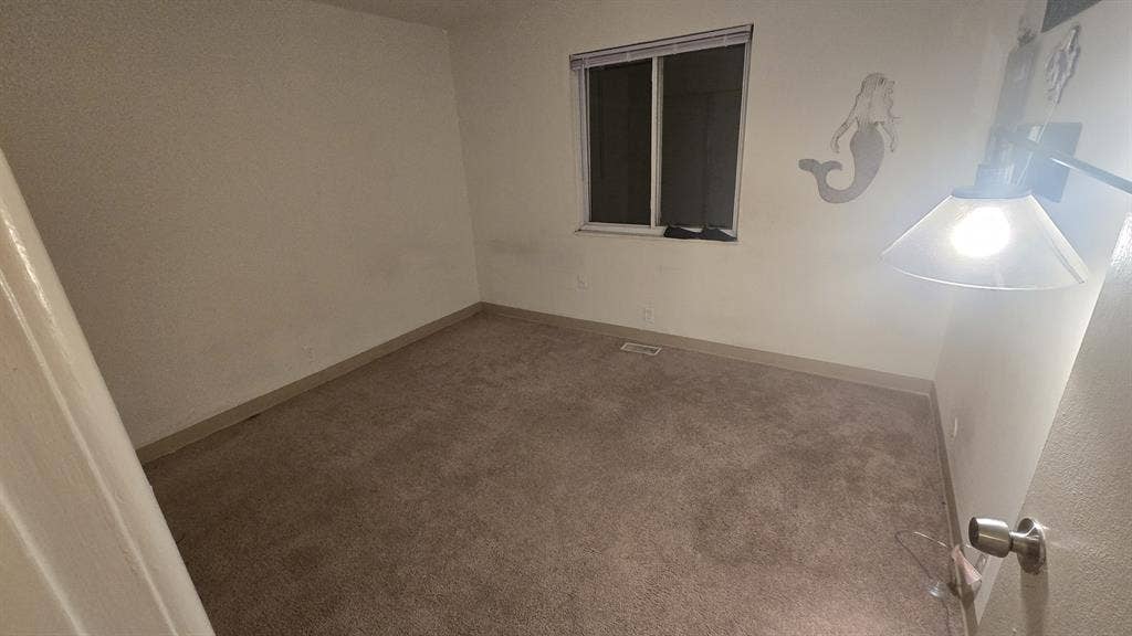 Looking for roommate in manchester
