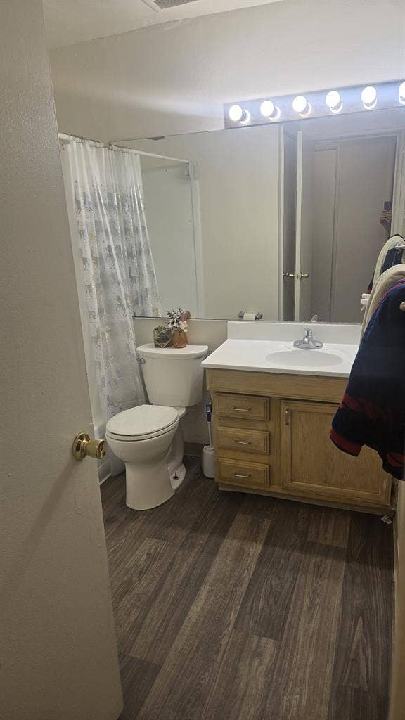 Looking for roommate in manchester