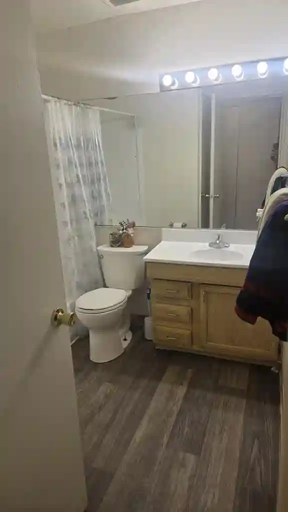 Looking for roommate in manchester