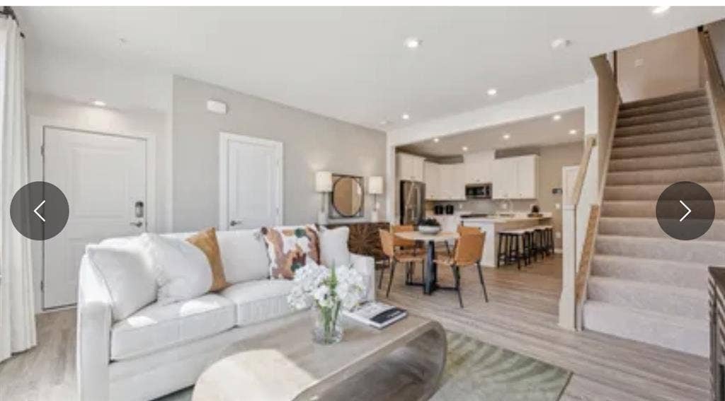 1-2 FEMALE roommates needed