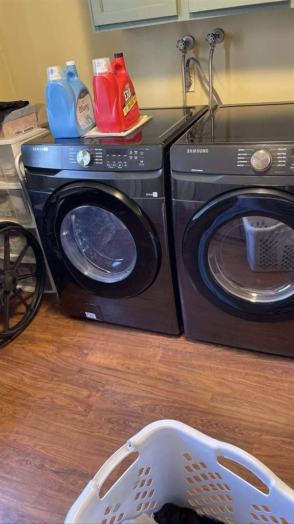 Female needed to share Townhome