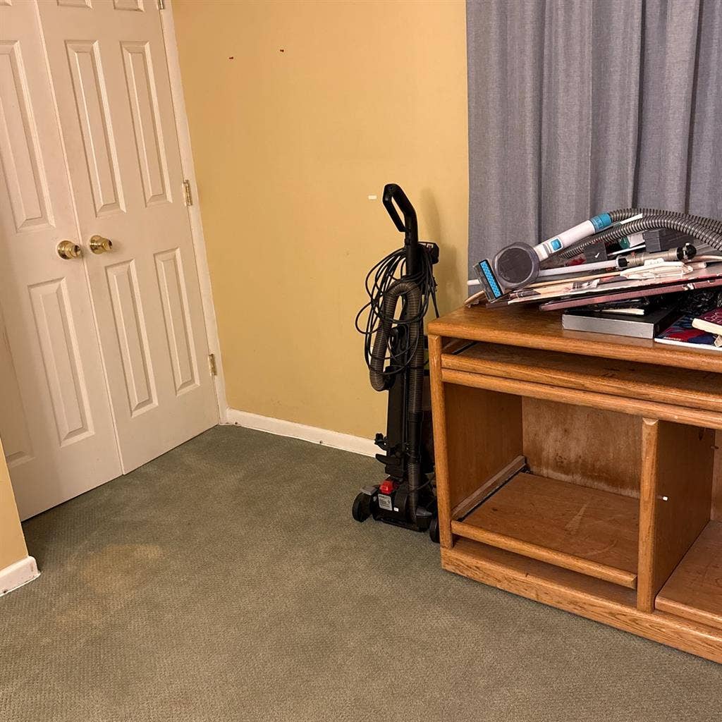 Female needed to share Townhome