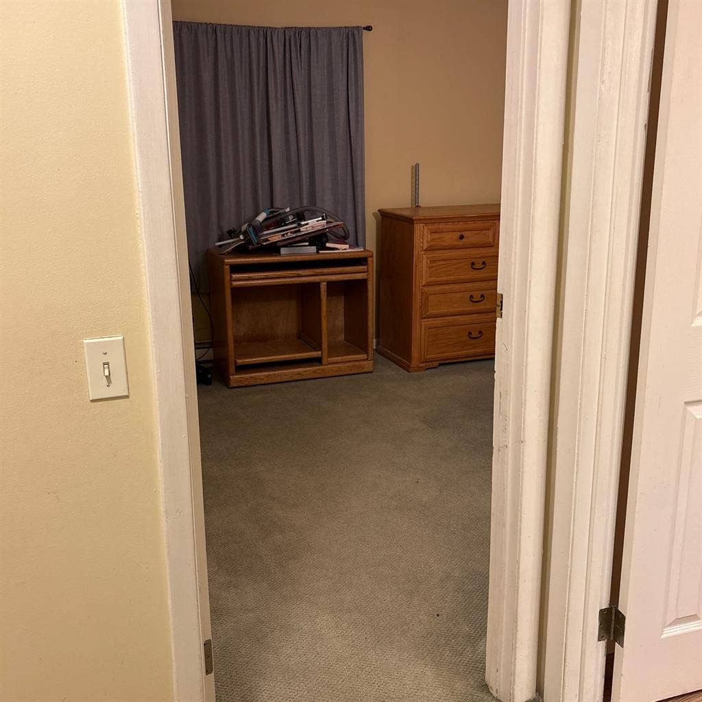 Female needed to share Townhome