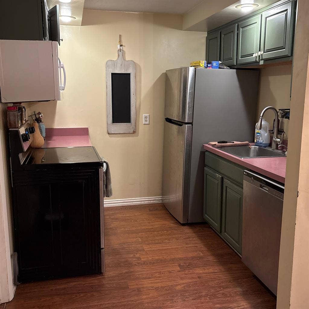 Female needed to share Townhome