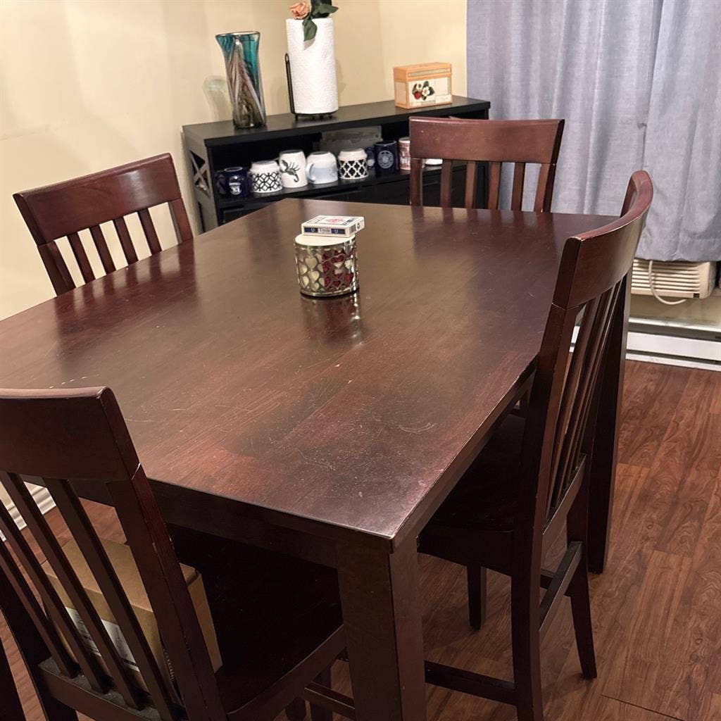 Female needed to share Townhome