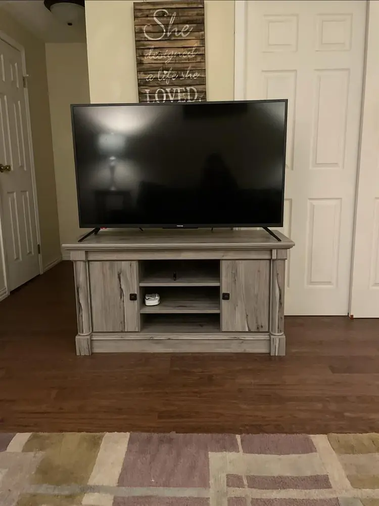 Female needed to share Townhome