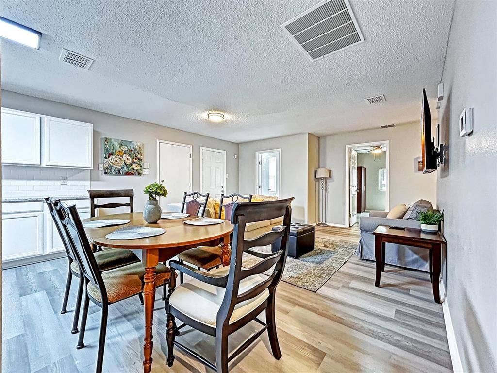 4 BR in Lancaster