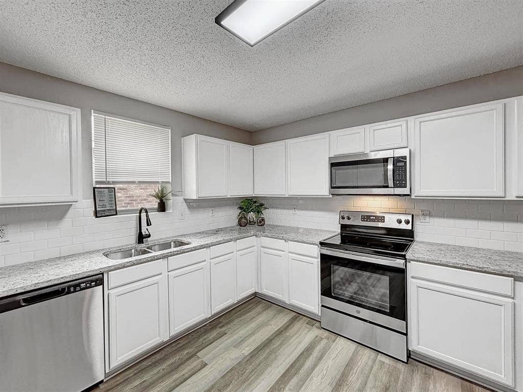 4 BR in Lancaster