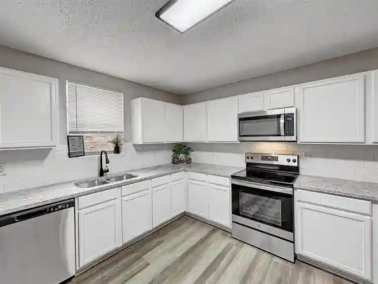 4 BR in Lancaster