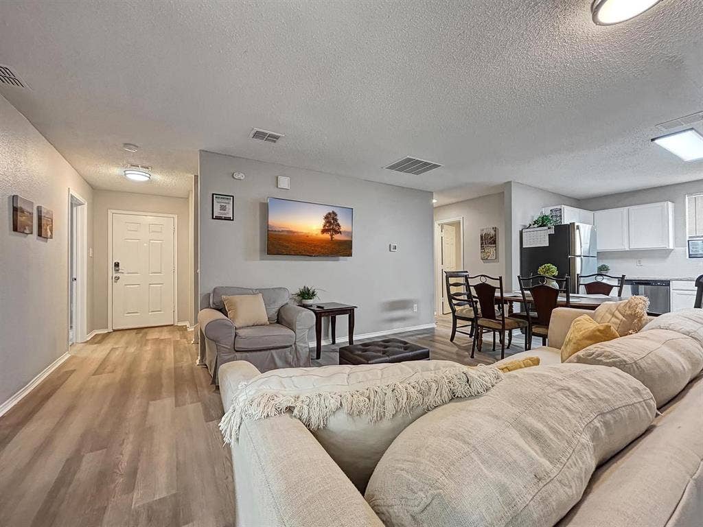 4 BR in Lancaster