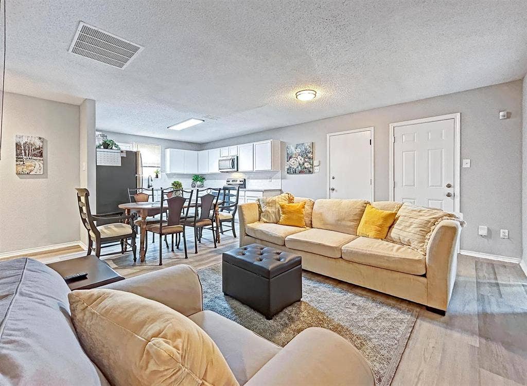 4 BR in Lancaster