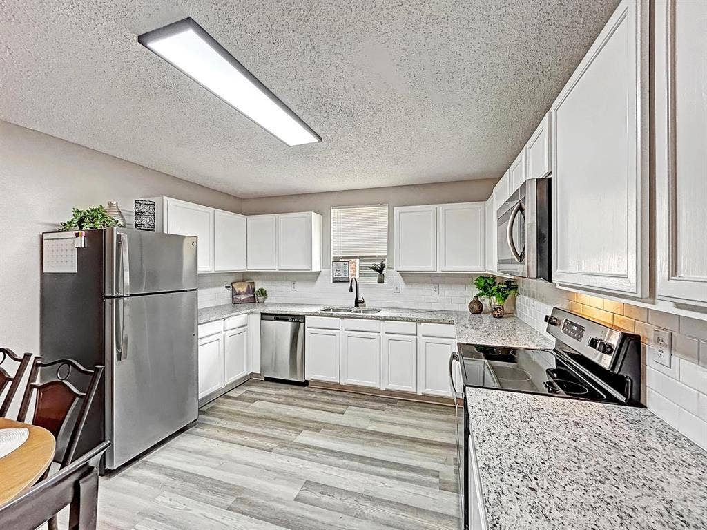 4 BR in Lancaster