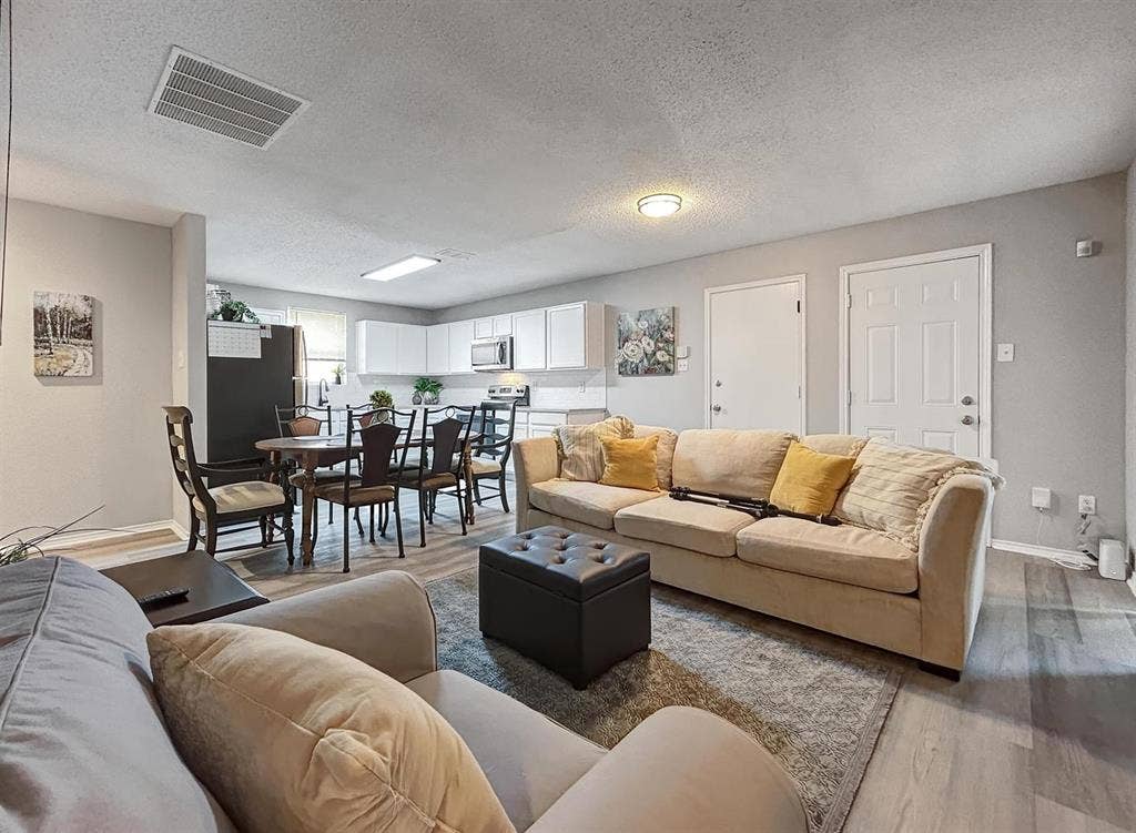 4 BR in Lancaster