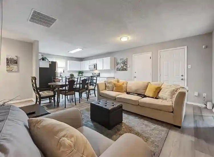 4 BR in Lancaster