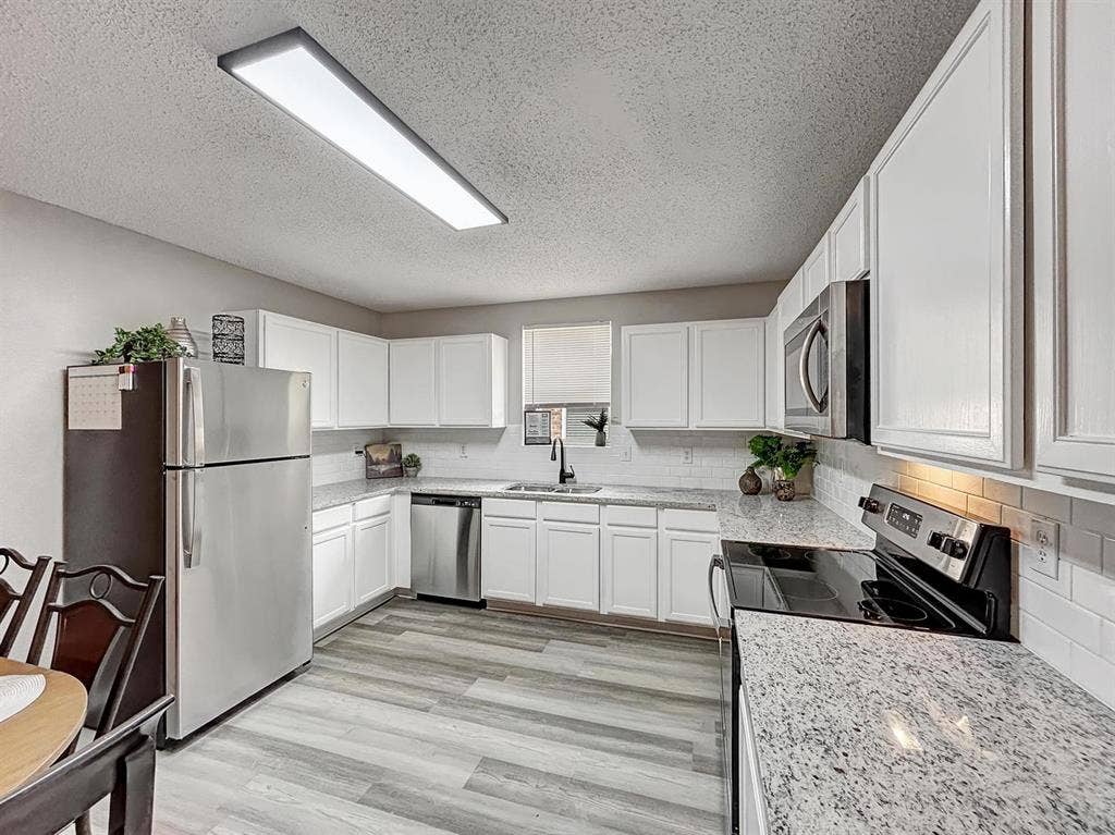 4 BR in Lancaster