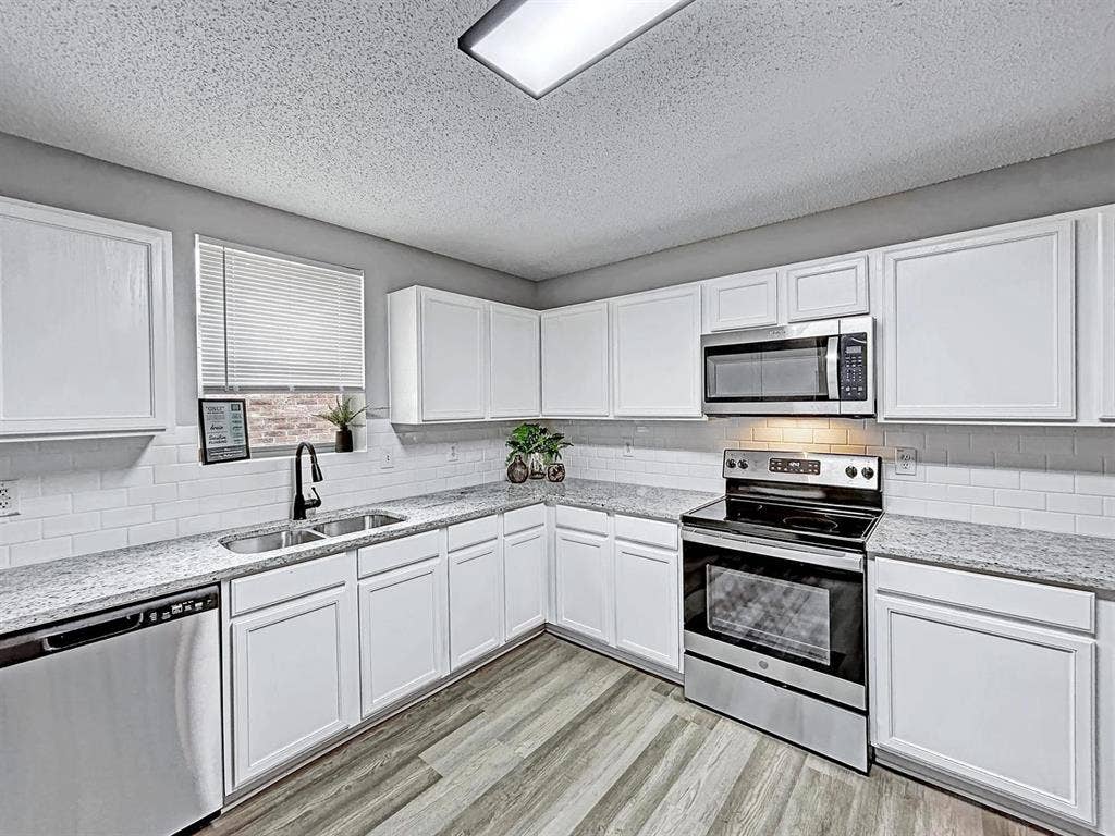 4 BR in Lancaster